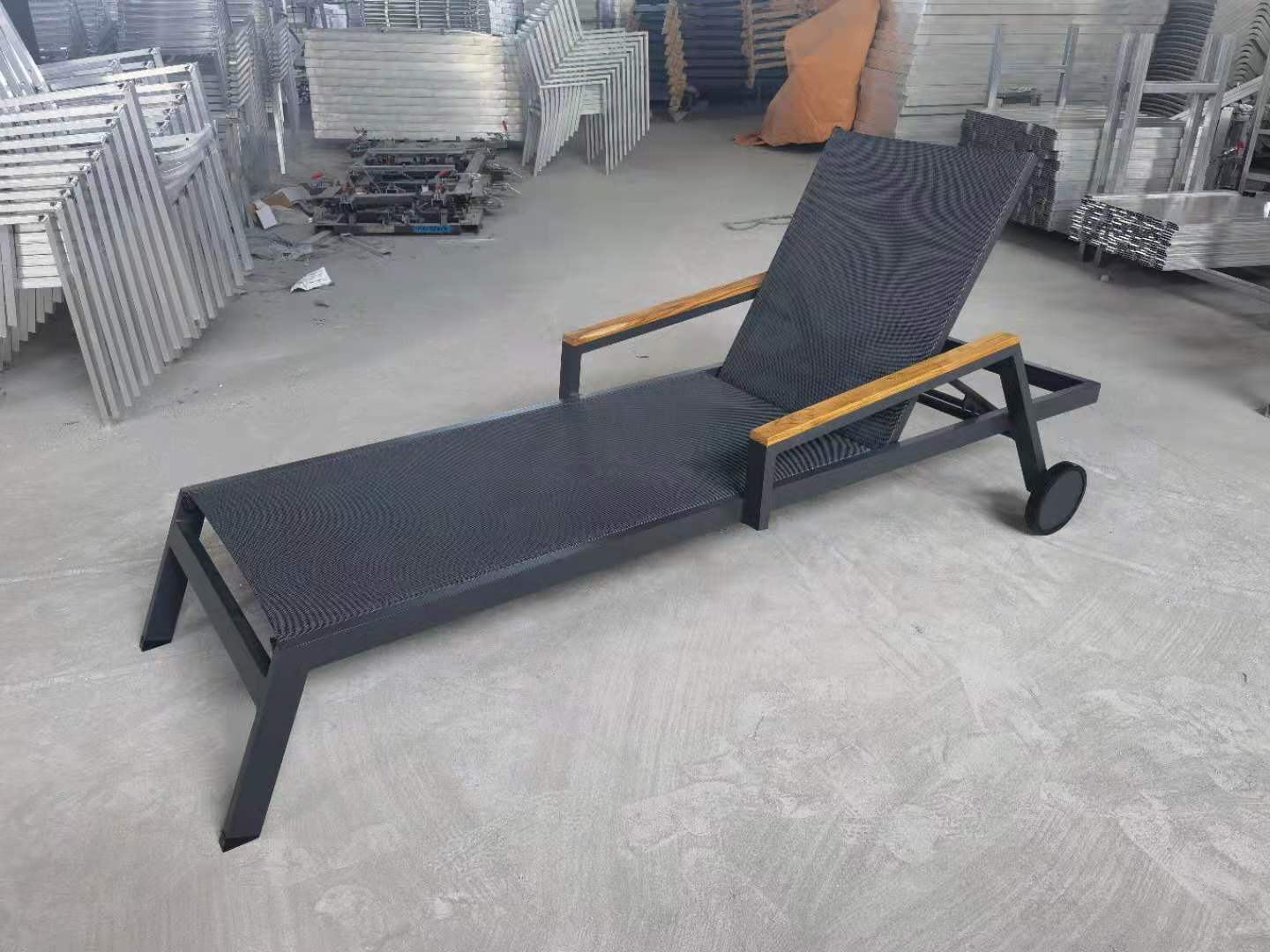 Solo Sun Lounger 46